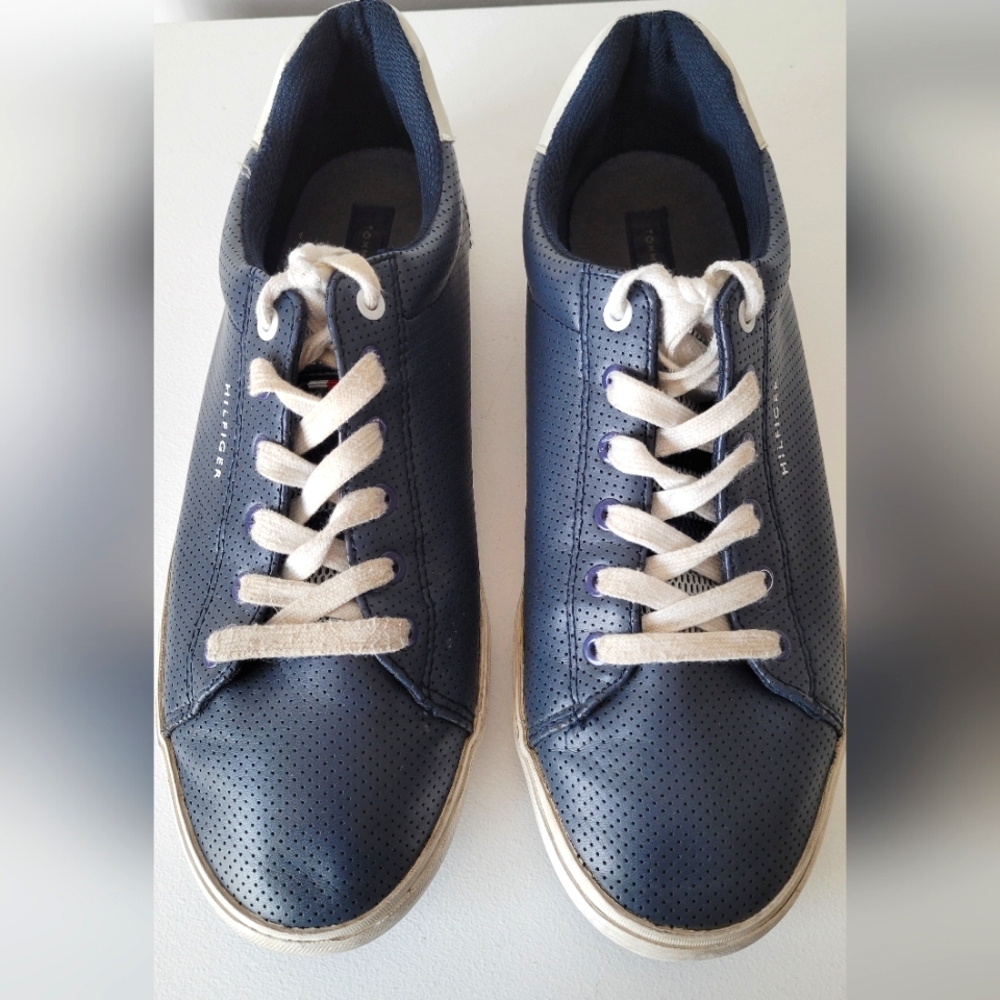 Tommy Hilfiger Navy blue sneakers/ tennis shoes/loafer - mens 10.5